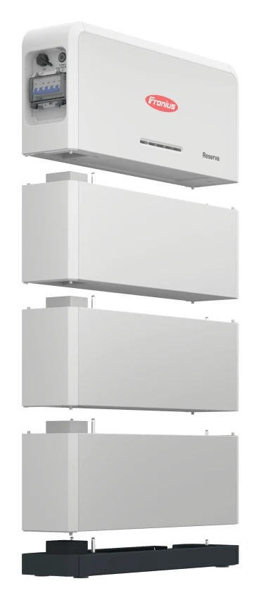 Aufbau der Fronius Reserva-Batterie Aufbau der Fronius Reserva-Batterie mit Sockel, stapelbaren Modulen und BMS-Einheit